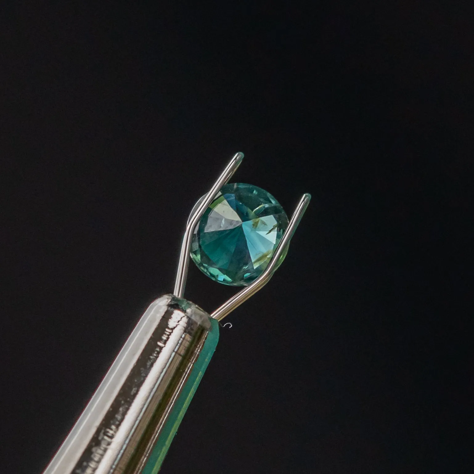 1.00CT ROUND BRILLIANT NIGERIAN SAPPHIRE, DEEP TEAL GREEN, 5.99X3.73MM, UNHEATED