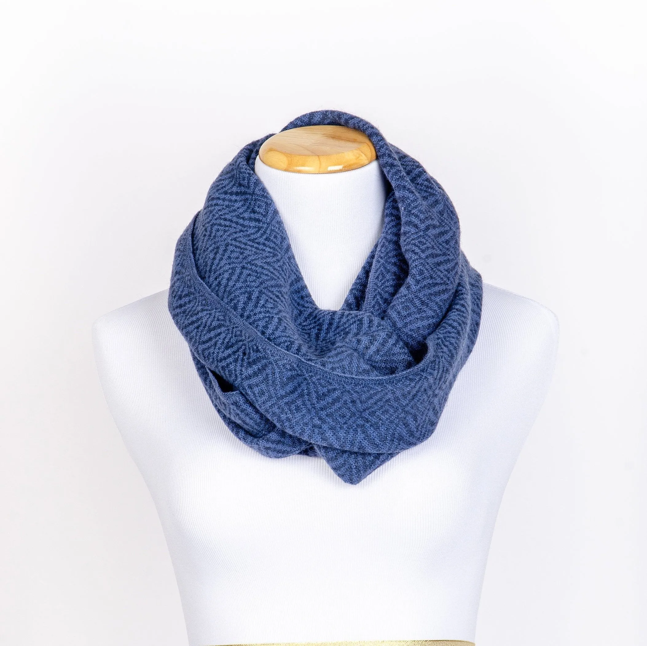 Alpaca Infinity scarf - True blue