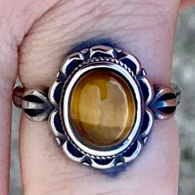 Antique Cats Eye Stone Ring - R205